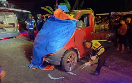 Ban Pecah Picu Kecelakaan Maut di Jombang, Sopir Grand Max Tewas Terjepit Usai Tabrak Ertiga Foto BeritaJatim.com