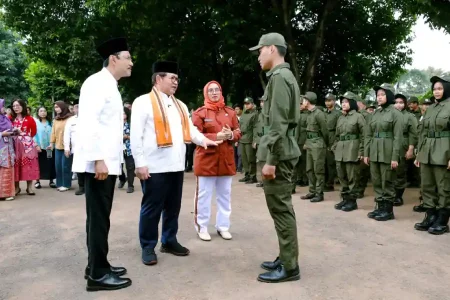 Teringat Masa Lalu, Gubernur DKI Jakarta Teteskan Air Mata saat Hadiri Open House Sekolah Rakyat Foto BeritaJatim.com