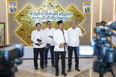 Bansos PKH dan Sembako Triwulan III Cair Juli, Gus Ipul: Diperkuat Program Pemberdayaan Foto BeritaJatim.com