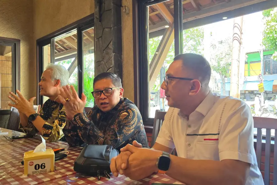 Hasto Soroti Dugaan Kasus Raja Juli dan Eks Jampidsus, Ingatkan Hukum Jangan Tebang Pilih Foto BeritaJatim.com