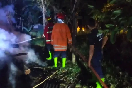 Rumah Warga Situbondo Ludes Terbakar Saat Ditinggal Menginap di Rumah Anak Foto BeritaJatim.com