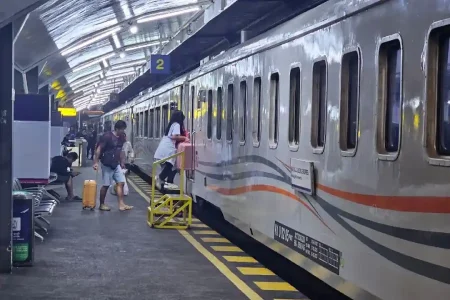 Kunjungan Wisata Naik, 175 Ribu Penumpang Kereta Api Padati Stasiun Malang Selama Libur Sekolah Foto BeritaJatim.com