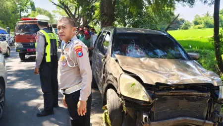 Nyalip Mobil, Honda CRV Tabrak Pengendara Beat di Klabang Bondowoso, Satu Orang Meninggal Foto BeritaJatim.com