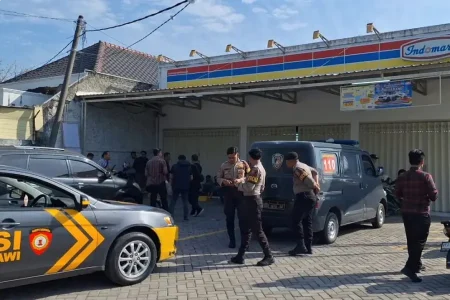 Maling Bobol Minimarket di Ngawi Lewat Plafon, Rokok dan Barang Berharga Rp30 Juta Raib Foto BeritaJatim.com