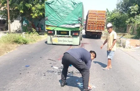 Kecelakaan Maut di Mojowarno Jombang, Pengendara Honda Supra Tewas di Lokasi Kejadian Foto BeritaJatim.com