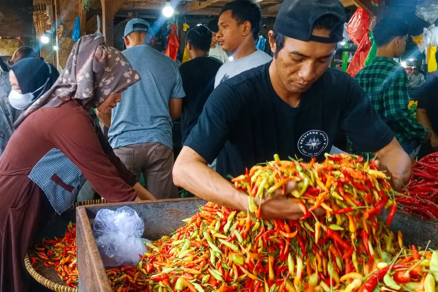 Pemkot Surabaya Revitalisasi 16 Pasar Tradisional, Anggarkan Rp20 Miliar pada 2026 Foto BeritaJatim.com