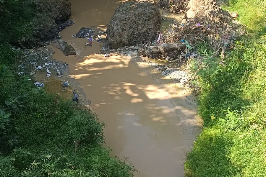 Sungai di Kabupaten Madiun Diduga Tercemar Limbah Cucian Pasir, Warga Khawatir Risiko Banjir Meningkat Foto BeritaJatim.com