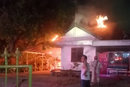 Rumah Warga Ploso Jombang Ludes Terbakar, Kerugian Capai Rp350 Juta Foto BeritaJatim.com