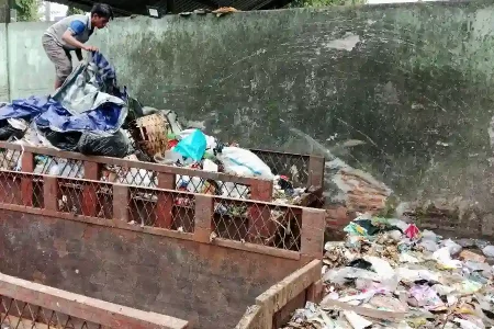 DPRD Sebut Bondowoso Darurat Sampah, Desak Transisi ke Controlled Landfill Foto BeritaJatim.com