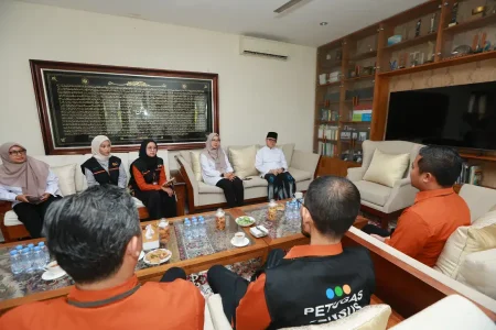 Bupati Ipuk Jadi Responden Perdana, BPS Banyuwangi Targetkan Sensus Ekonomi 2026 Rampung Akhir Agustus Foto BeritaJatim.com