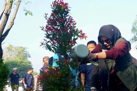 Wabup Sidoarjo Pimpin Penanaman 644 Pohon di Candi, PKL Diingatkan Jaga Kebersihan Foto BeritaJatim.com