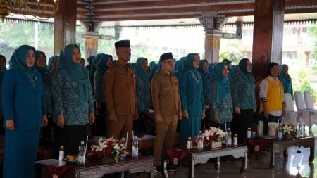 Lantik 12 Ketua TP PKK Kecamatan, Bupati Mojokerto Tekankan Peran Strategis Wujudkan SDM Berkualitas Foto BeritaJatim.com