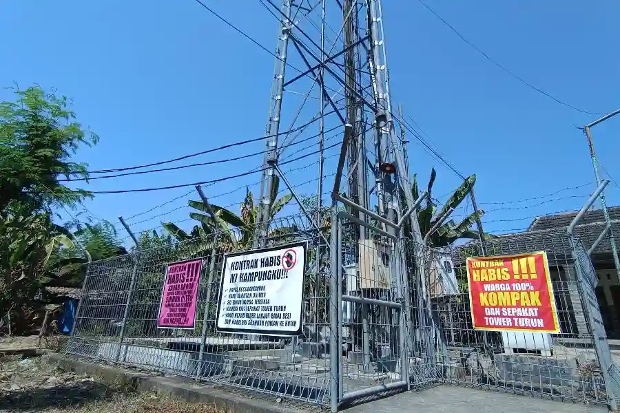 Diterjang Angin Kencang Berbunyi Bising, Warga Madiun Kekeuh Desak Pembongkaran Tower BTS Foto BeritaJatim.com
