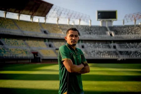 Resmi Gabung Persebaya Surabaya, Walber Mota Siap Jadi Tembok Kokoh Lini Belakang Bajol Ijo Foto BeritaJatim.com