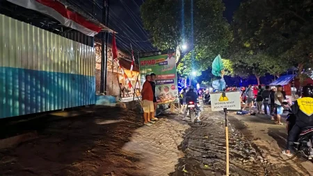 Tanah Liat Meluber ke Jalan Mastrip Probolinggo, Pemotor Terpeleset hingga Kritis Foto BeritaJatim.com