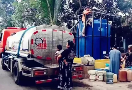 Kekeringan Melanda, BPBD Kabupaten Pasuruan Salurkan Ribuan Liter Air Bersih Foto BeritaJatim.com