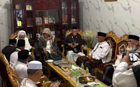 Suasana Rapat Internal Anggota AHWA di Ndalem Kasepuhan Foto BeritaJatim.com