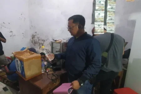 Ungkap Peredaran Miras, Polresta Sumenep Sita 27 Botol Arak Bali Foto BeritaJatim.com
