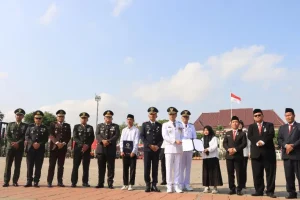 Bupati Tuban Gelar Upacara HUT RI dan Doa Bersama Bentuk Solidaritas Korban Bencana di NTT Foto BeritaJatim.com