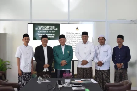 Gus Kikin Jadi Ketum PBNU, Unisda Lamongan Ikut Bangga Foto BeritaJatim.com