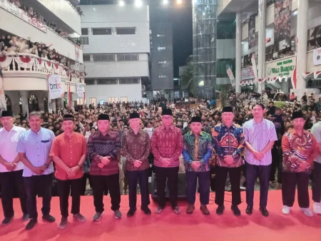 Panggung Gembira Ponpes Wali Barokah Kediri Meriahkan HUT RI Foto BeritaJatim.com