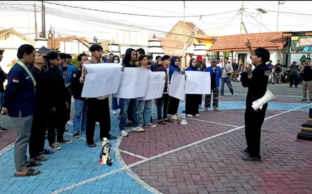 PMII Demo di Kejari Ponorogo, Desak Korupsi Tunjangan Rumah DPRD Diusut Tuntas Foto BeritaJatim.com