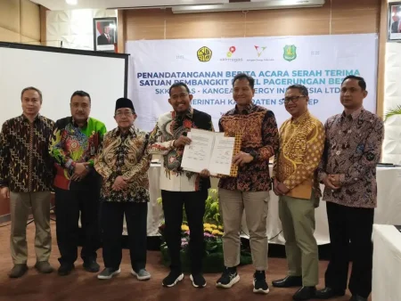 Listrik 24 Jam Mengalir di Pulau Pagerungan Besar, SKK Migas – KEI Serahkan PLTD 600 kVa Foto BeritaJatim.com
