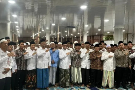 Dahnil Anzar Simanjuntak Silaturahmi dengan Jemaah Haji Pamekasan, Perkuat Ukhuwah dan Kemandirian Foto BeritaJatim.com