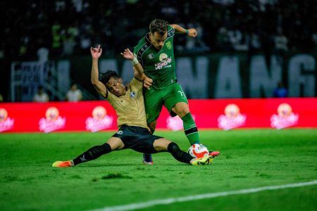 Persebaya Menang 1-0 atas Penang FC, Gol Akrobatik Walber Mota Jadi Penentu Foto BeritaJatim.com