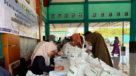 BULOG Bondowoso Salurkan Bantuan Beras, 30 Kg untuk Alokasi Juli hingga September 2026 Foto BeritaJatim.com