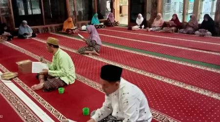 Ribuan Warga Nahdliyin Jombang Gelar Khatmil Qur’an di 3.500 Titik Jelang Muktamar ke-35 NU Foto BeritaJatim.com