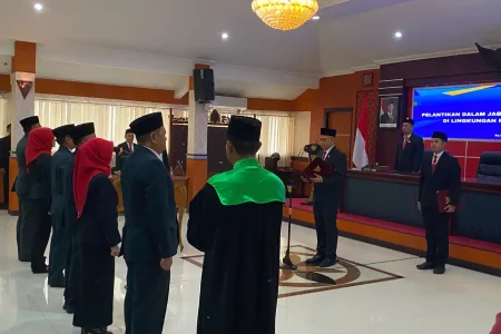 Pesan Tegas Mas Ibin saat Lantik Pejabat Pemkot Blitar: Ambil Risiko atau Silakan Mundur Foto BeritaJatim.com