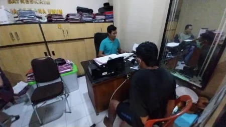 Fakta Baru Suami Tusuk Istri Hingga Tewas di Banyuwangi, Tersangka Residivis Kasus Pengeboman Rumah Foto BeritaJatim.com