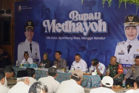Peternak Ayam Pusing Pakan Mahal, Bupati Bojonegoro Rilis Pakan Subsidi Rp7 Ribu Foto BeritaJatim.com