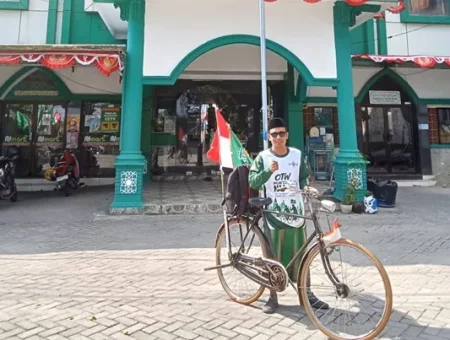 Mengayuh Nusantara Menuju Tambakberas Jombang: Kisah Wildan Merawat Semangat NU dari Balikpapan Foto BeritaJatim.com