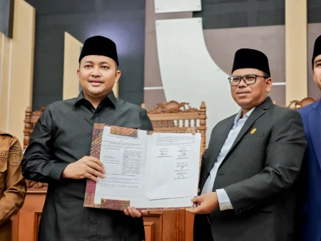 DPRD Kabupaten Pasuruan Sahkan Raperda Non-APBD PT Perseroda Pasuruan Lestari Jaya Foto BeritaJatim.com