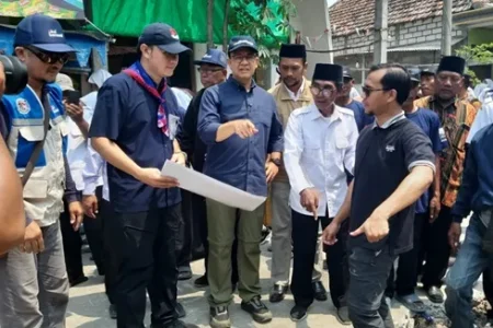 Anies Baswedan Tinjau Rencana Pembangunan Jembatan Titian Persatuan di Lamongan Foto BeritaJatim.com