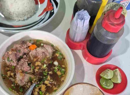 Sop Buntut Ganefo Surabaya Bertahan Sejak 1957, Resep Warisan 4 Generasi Tetap Diburu Foto BeritaJatim.com