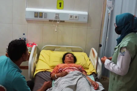 JKN Bantu Ibu Sukarti Jalani Perawatan Gejala Stroke Tanpa Beban Biaya Foto BeritaJatim.com