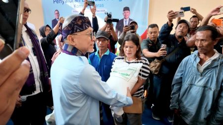 Percepat Penyaluran Bantuan Pangan, BULOG dan Kemenko Pangan Distribusikan 7.542 Ton Beras Foto BeritaJatim.com