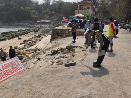 Wisatawan Tewas Kecelakaan ATV di Pantai Klayar Pacitan, Imbas Jatuh ke Bebatuan Foto BeritaJatim.com