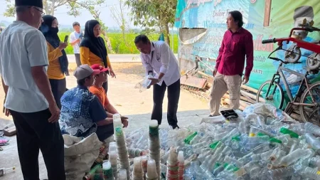 Warga Desa Sudu Bojonegoro Ubah Sampah Rumah Tangga Menjadi Sumber Nilai Ekonomi Foto BeritaJatim.com