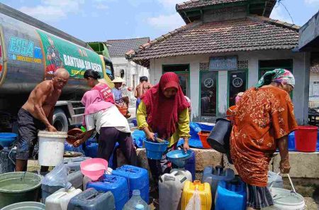 Kekeringan Bojonegoro Meluas, 74 Desa Terdampak dan 3,13 Juta Liter Air Disalurkan Foto BeritaJatim.com