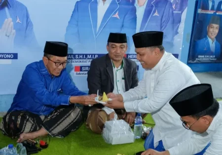 Demokrat Pamekasan Gelar Maulid Nabi dan HUT ke-25, Santuni Puluhan Anak Yatim Foto BeritaJatim.com