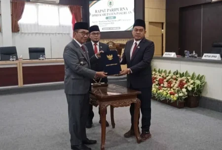 Sempat Tertunda Karena Kuorum, DPRD Pamekasan Akhirnya Tetapkan Perda APBD 2025 Foto BeritaJatim.com