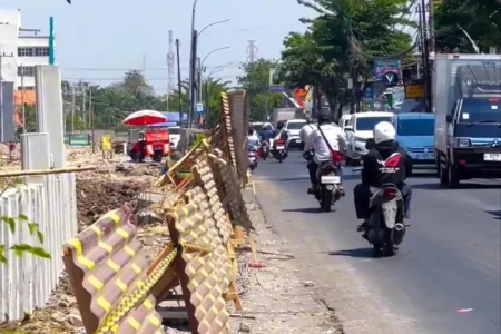 Pelebaran Jalan Wiyung-Menganti Surabaya Bakal Selesai pada 2027 Foto BeritaJatim.com
