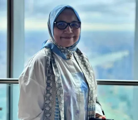 Prof Siti Murtiningsih Dilantik Lagi Jadi Dekan Filsafat UGM 2026–2031: Usung Visi Menavigasi Era AI Foto BeritaJatim.com