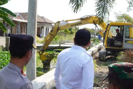 Antisipasi Banjir, Bupati Sidoarjo Minta 5 Alat Berat Segera Turun di Tanggulangin Foto BeritaJatim.com