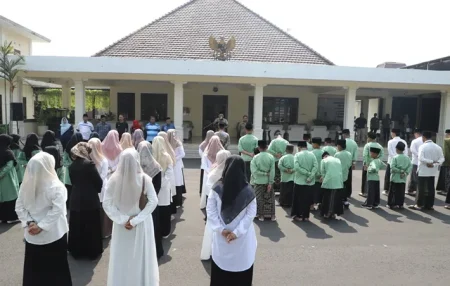 Kabupaten Jombang Lepas Kontingen Porsadin VII Jawa Timur 2026, 34 Santri Siap Berlaga di Lumajang Foto BeritaJatim.com