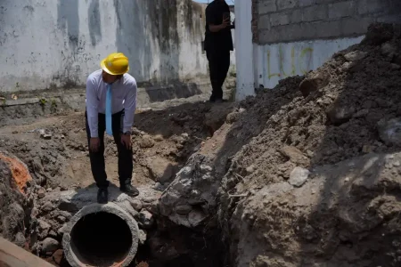 Didemo Soal KONI, Mas Ibin Tetap Turun Lapangan Cek 300 Titik Infrastruktur Karya Mas Foto BeritaJatim.com